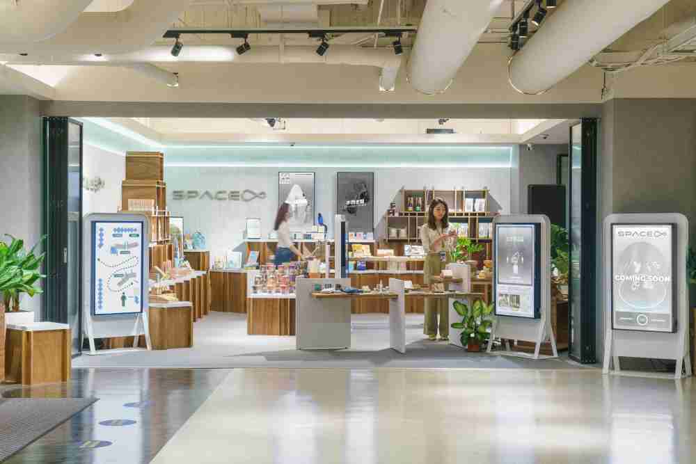 尊龙集团打造永续选物商店，，，展示社企及社创商品，，，，结合创利空间所开发的智能零售系统，，整合多元产品信息，，让无人商店扮演公益行动的推手