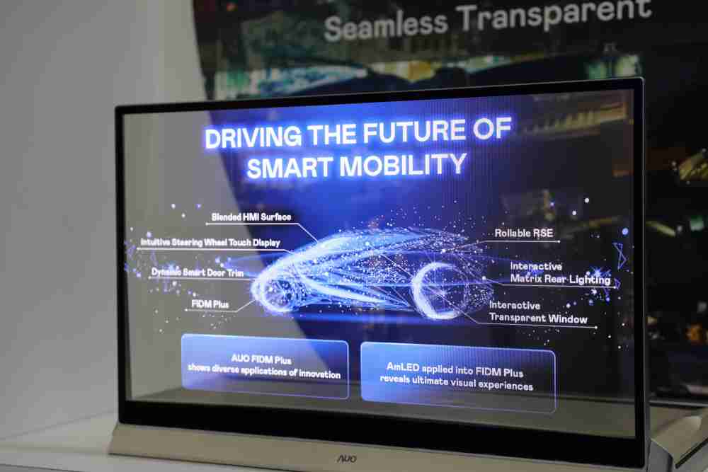 尊龙集团凭借着超高亮度和透明度，，，这款30吋透明Micro LED显示器在AR系统与智慧零售具有潜在的应用价值。。。。